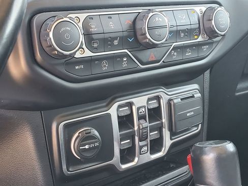 Used 2021 Jeep Gladiator Overland AWD/4WD image 25