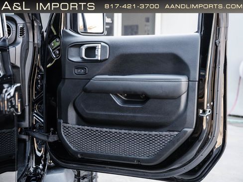 Used 2023 Jeep Wrangler Unlimited Sahara w/ LED Lighting Group AWD/4WD image 59