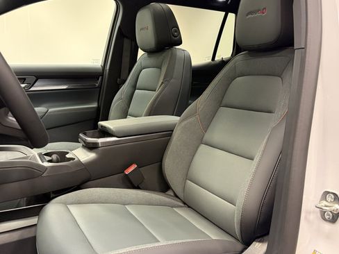 New 2026 GMC Terrain AT4 w/ LPO, Black Badging Package image 23