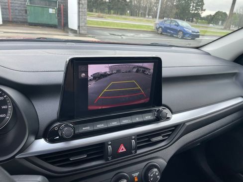 Used 2024 Kia Forte LXS w/ LXS Technology Package image 16