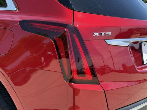 Certified 2025 Cadillac XT5 Luxury FWD image 9
