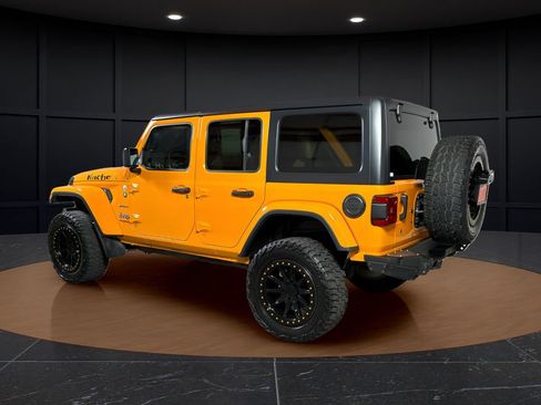 Used 2018 Jeep Wrangler Unlimited Sahara w/ Uconnect 4C Nav & Sound Group AWD/4WD image 3
