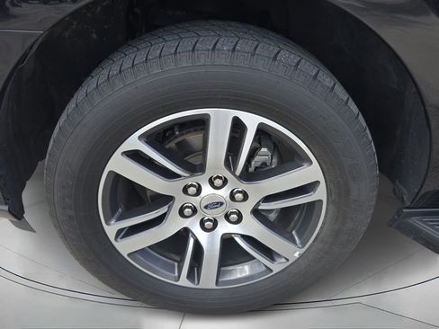 Used 2024 Ford Expedition Limited image 9