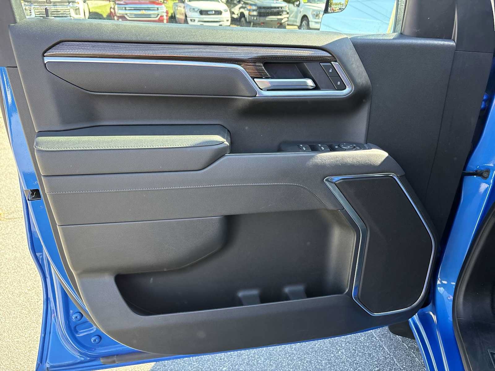 Used 2025 Chevrolet Silverado 1500 LT AWD/4WD image 22