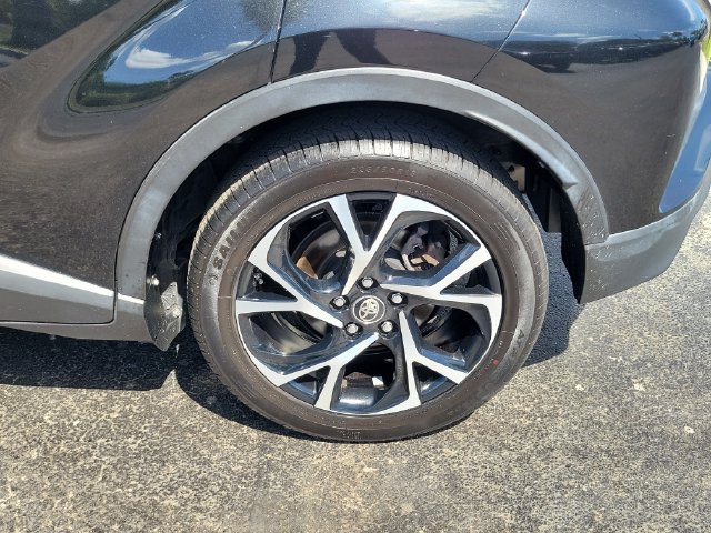Used 2021 Toyota C-HR XLE FWD image 8
