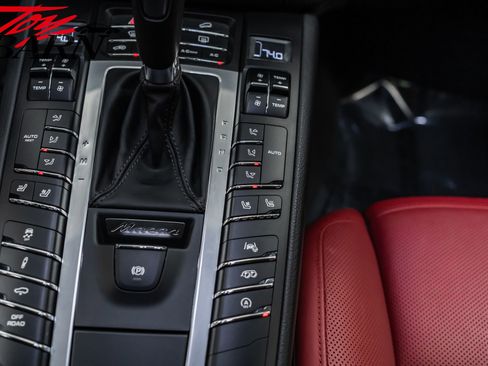 Used 2020 Porsche Macan Turbo image 43