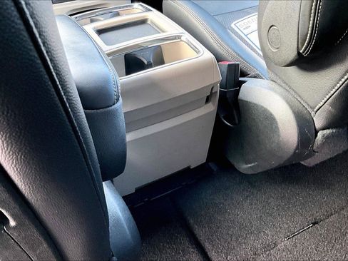 Used 2015 Chrysler Town & Country Touring-L w/ Driver Convenience Group image 16