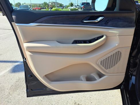 New 2025 Jeep Grand Cherokee Limited w/ Luxury Tech Group II image 15