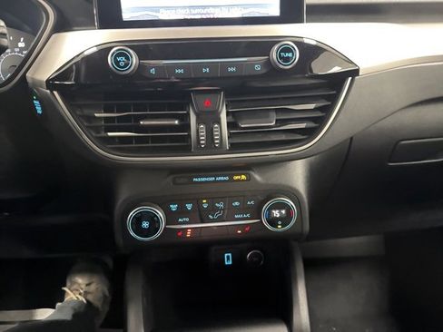 Certified 2024 Toyota Corolla Cross XLE image 69