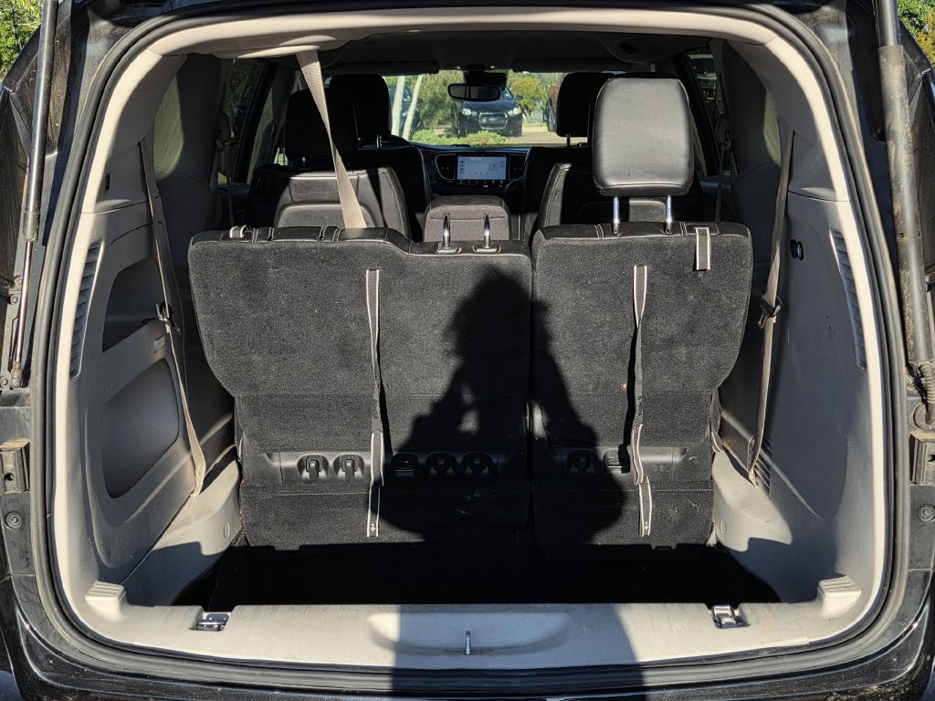 Used 2023 Chrysler Pacifica Touring-L FWD image 27