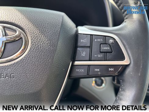 Used 2023 Toyota Highlander Limited image 14