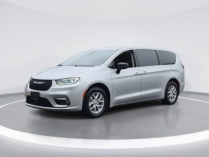 Used 2024 Chrysler Pacifica Touring-L