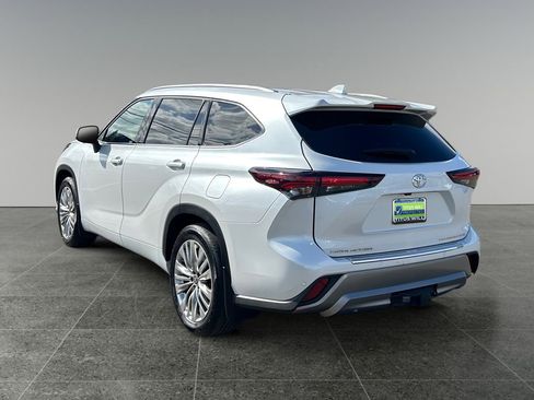 Used 2025 Toyota Highlander Platinum AWD/4WD image 8