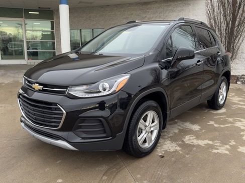 Used 2017 Chevrolet Trax LT w/ LT Convenience Package image 7