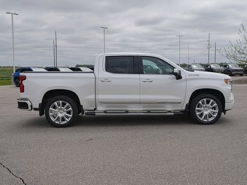 Used 2023 Chevrolet Silverado 1500 High Country w/ High Country Premium Package AWD/4WD image 5