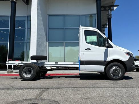 Used 2024 Mercedes-Benz Sprinter 4500 image 7