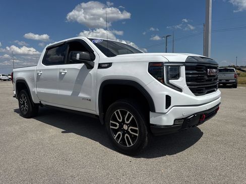 Used 2023 GMC Sierra 1500 AT4 AWD/4WD image 9