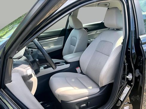 Used 2025 Nissan Altima 2.5 SV FWD image 8
