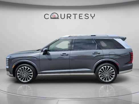 New 2026 Hyundai Palisade Calligraphy FWD image 2