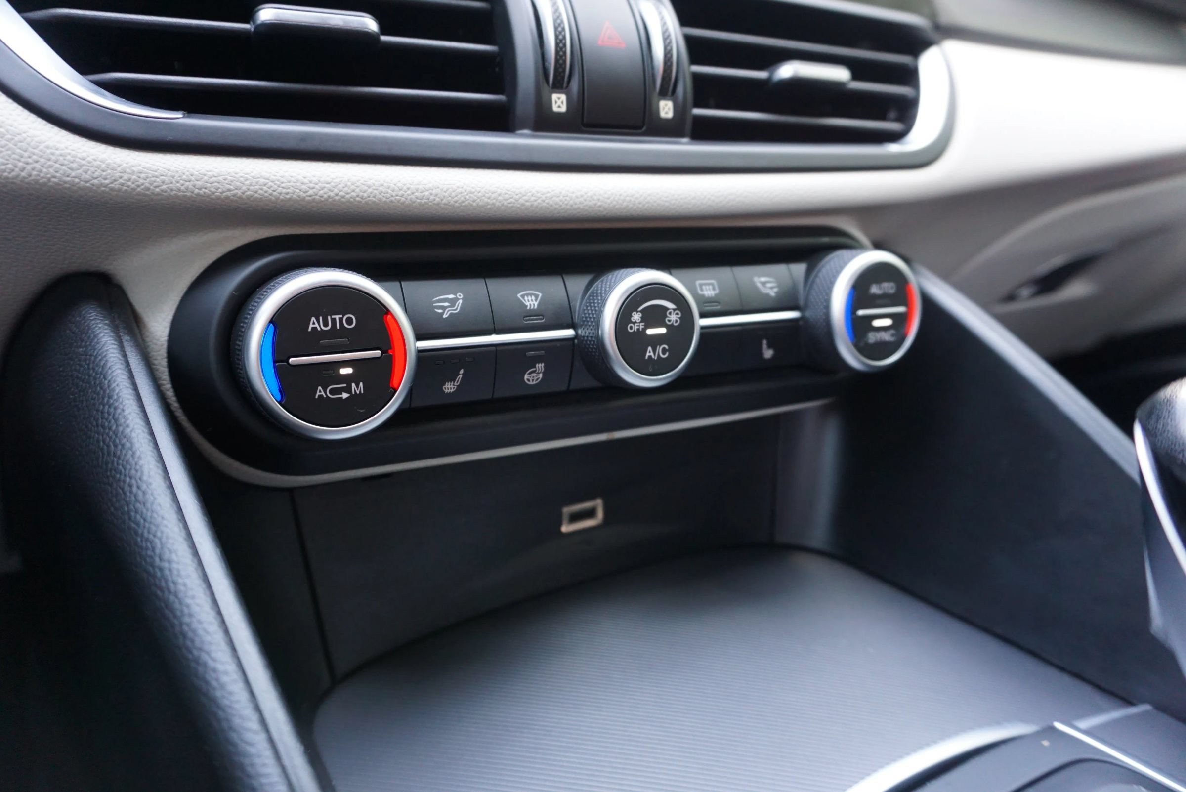 Used 2018 Alfa Romeo Giulia Ti Sport w/ Quick Order Package 22U Sport RWD image 39