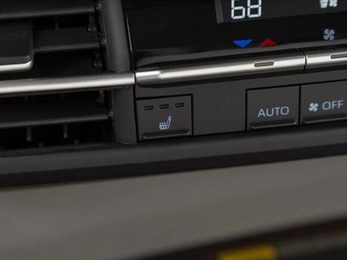 Certified 2022 Toyota Sienna XLE image 5