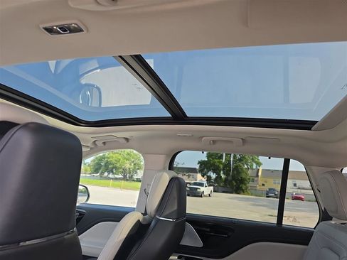 New 2025 Lincoln Aviator Reserve w/ Luxury Package image 32