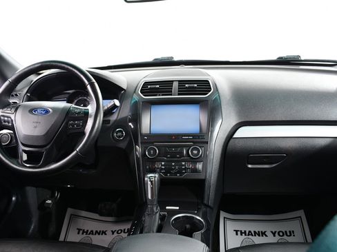 Used 2016 Ford Explorer XLT w/ Equipment Group 202A image 7