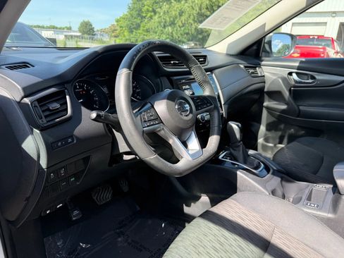 Used 2017 Nissan Rogue SV w/ Midnight Edition FWD image 15