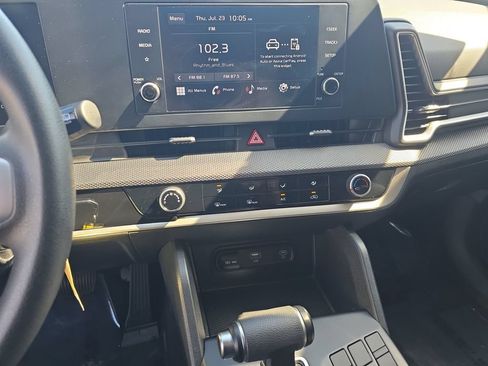 Used 2025 Kia Sportage LX FWD image 17