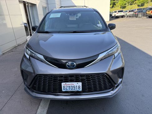 Used 2021 Toyota Sienna XSE FWD image 8