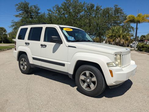 Used 2008 Jeep Liberty Sport w/ Popular Equipment Group AWD/4WD image 2