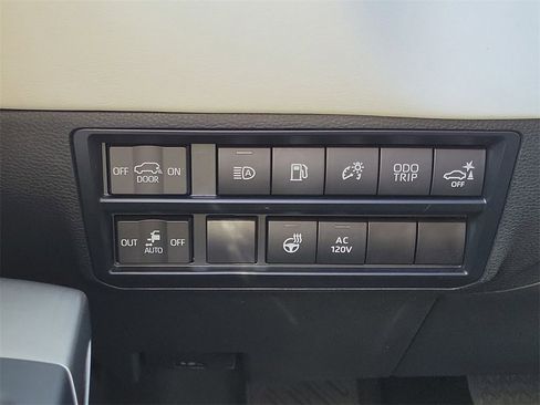 Used 2023 Toyota Sequoia Capstone image 17