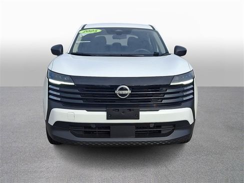 Used 2025 Nissan Kicks S image 2