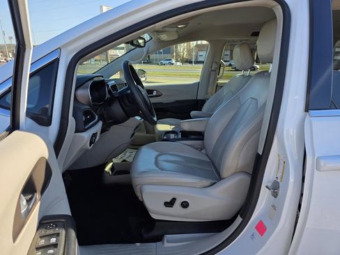 Used 2021 Chrysler Voyager Lxi image 23