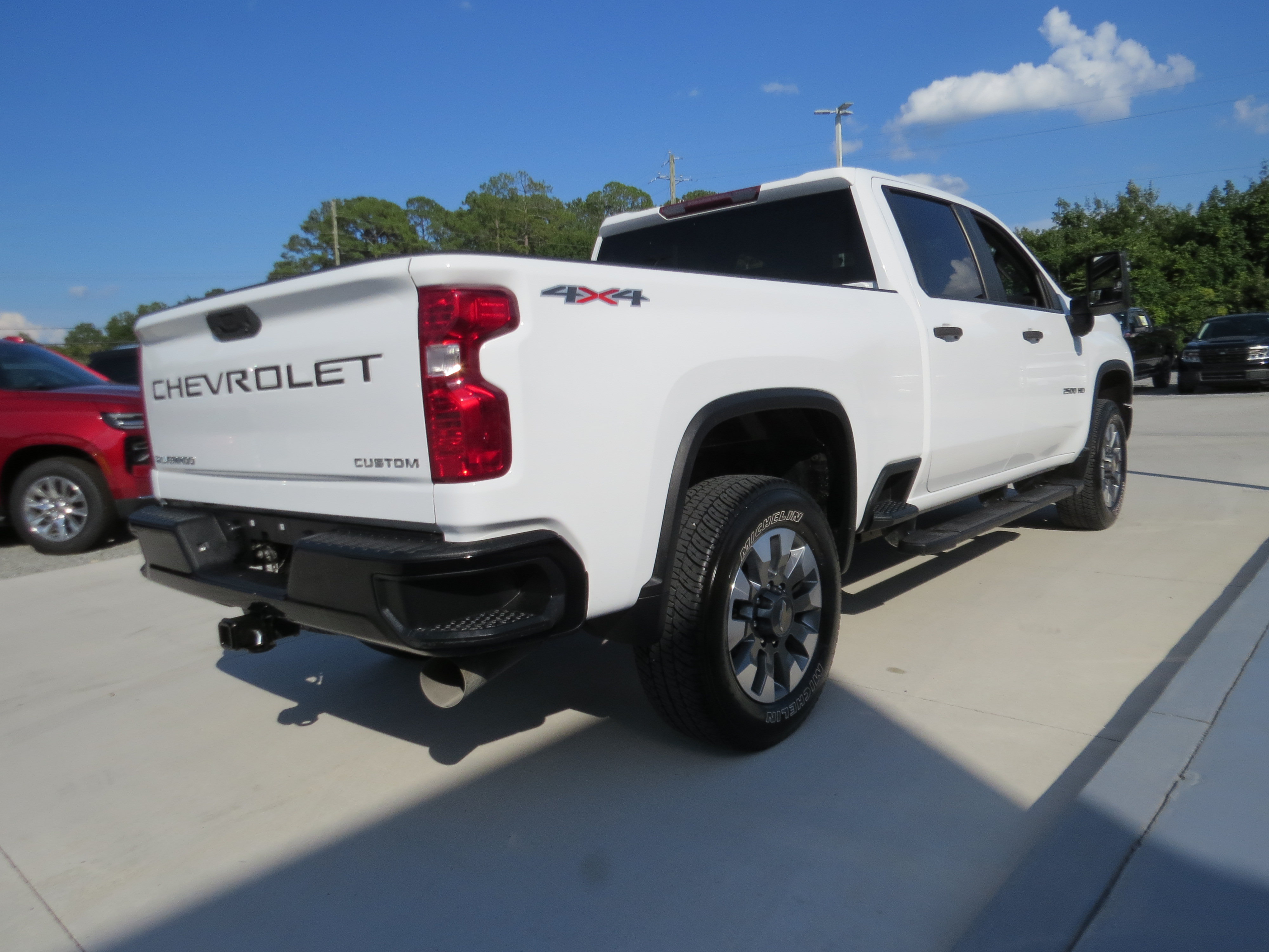 Used 2022 Chevrolet Silverado 2500 Custom w/ Custom Value Package AWD/4WD image 5