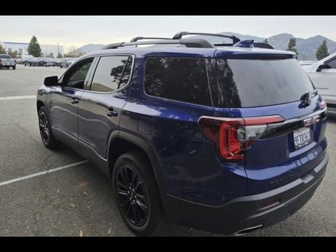 Used 2023 GMC Acadia SLE w/ Driver Convenience Package image 3