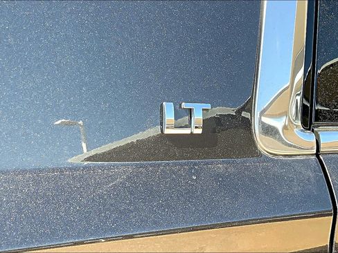 Used 2018 Chevrolet Suburban LT AWD/4WD image 10