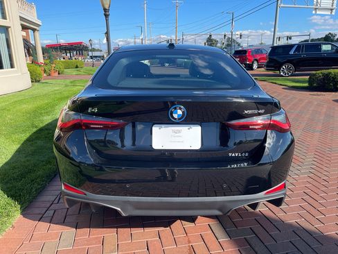 Used 2024 BMW i4 xDrive40i image 9
