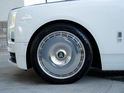Used 2019 Rolls-Royce Phantom Sedan RWD image 19