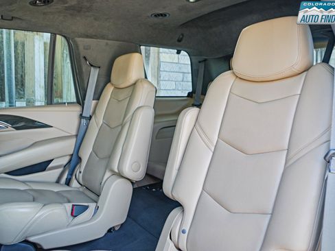 Used 2019 Cadillac Escalade Platinum AWD/4WD image 29