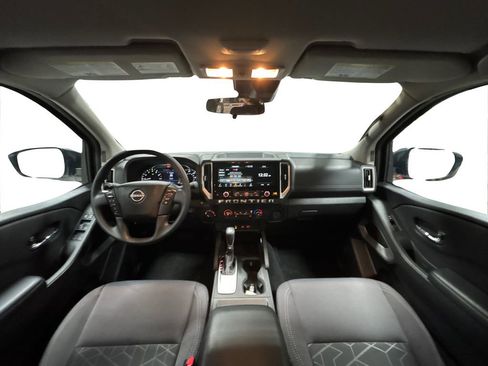 Used 2025 Nissan Frontier SV image 17