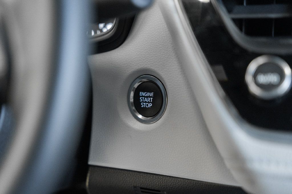 Used 2025 Toyota Corolla SE FWD image 22