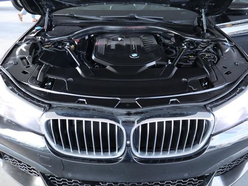 Used 2017 BMW 740i image 39