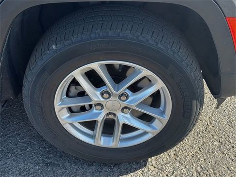 Certified 2023 Jeep Grand Cherokee L Laredo image 9