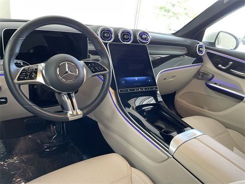 Used 2025 Mercedes-Benz GLC 300 4MATIC image 18