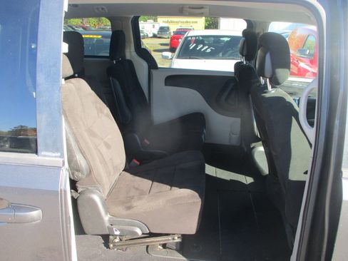 Used 2012 Dodge Grand Caravan SE image 10