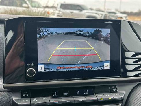 Used 2025 Toyota Camry SE image 29