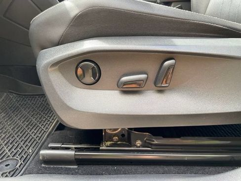Used 2022 Volkswagen Tiguan SE AWD/4WD image 13