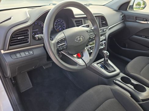 Used 2020 Hyundai Elantra SE w/ Cargo Package (C1) FWD image 12
