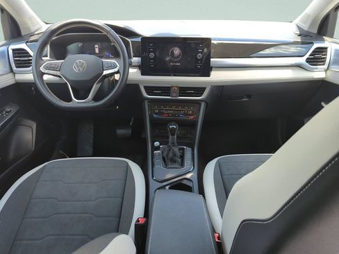 Used 2025 Volkswagen Taos SE FWD image 19